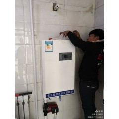 電采暖鍋爐：安裝10千瓦的微波電采暖鍋爐，可供100平米房屋取暖，4200元(免費(fèi)保修10年）?，F(xiàn)鉅惠安裝價(jià)3700元。每村三戶，數(shù)量有限，先購(gòu)先得。